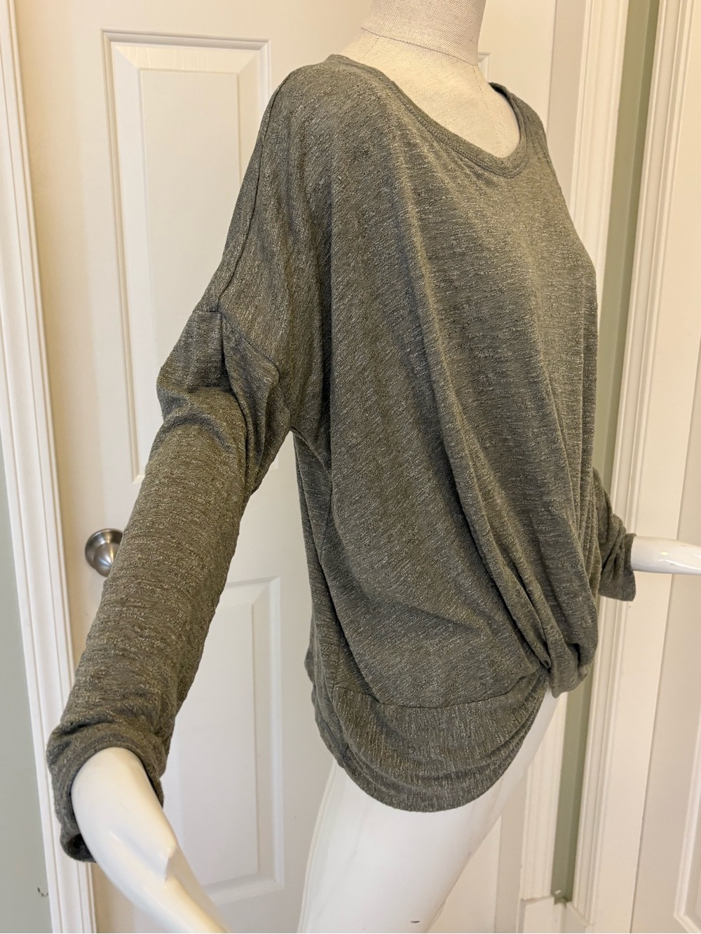 bobeau Olive Tone Twist-Front Long Sleeve Top. Sz XL fun, great fit. - Picture 2 of 10